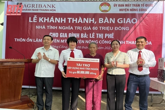 Agribank Nam Thanh Hóa bàn giao nhà tình nghĩa cho gia đình có hoàn cảnh khó khăn tại huyện Nông Cống
