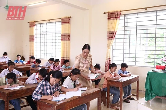 Khẩn trương hoàn thành việc biên soạn, thẩm định tài liệu giáo dục địa phương lớp 4, lớp 8 và lớp 11