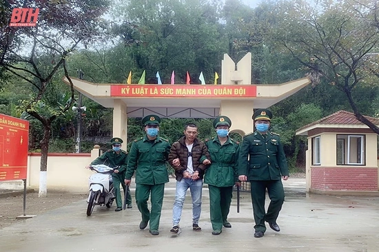 Bắt quả tang đối tượng tàng trữ trái phép chất ma túy