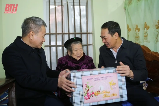 Phó Bí thư Tỉnh ủy Trịnh Tuấn Sinh thăm, kiểm tra tình hình sản xuất và đời sống Nhân dân thị xã Nghi Sơn