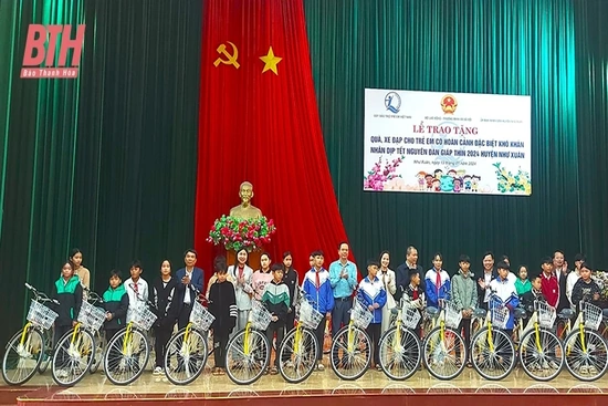 Chăm lo tết cho trẻ em nghèo