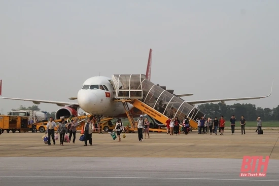 Những chuyến bay ngày xuân đón người xa quê về ăn tết