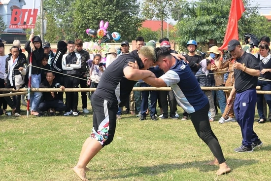 Sôi nổi Hội vật truyền thống xã Hoằng Lưu (Hoằng Hóa)