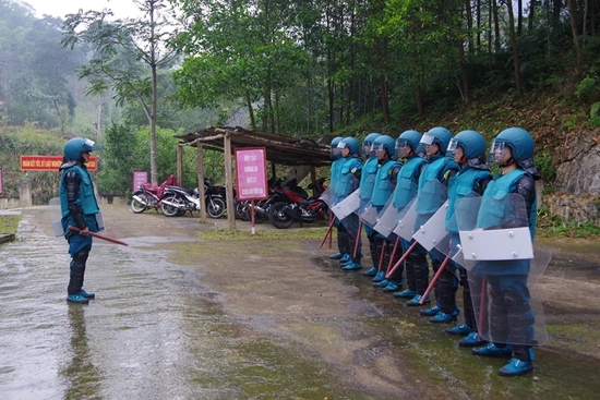 Xây dựng lực lượng dân quân tự vệ “vững mạnh, rộng khắp”
