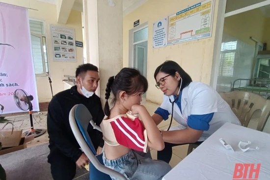 Đoàn Khối Cơ quan và Doanh nghiệp tỉnh hoạt động tình nguyện tại xã Thanh Quân