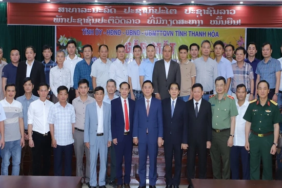 Bí thư Tỉnh ủy Đỗ Trọng Hưng gặp gỡ  thân mật cộng đồng người  Thanh Hóa tại tỉnh Hủa Phăn