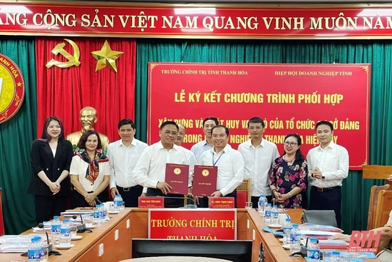 Phát huy vai trò của tổ chức cơ sở Đảng trong doanh nghiệp ở Thanh Hóa