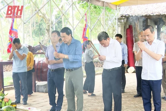 Thứ trưởng Bộ Công an Lê Quốc Hùng dâng hương tưởng niệm 1019 năm ngày mất Anh hùng dân tộc Lê Hoàn