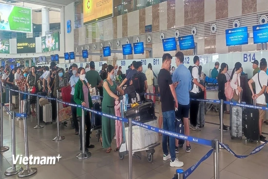 Nhiều đường bay nội địa đã kín chỗ trong dịp nghỉ lễ 30/4-1/5