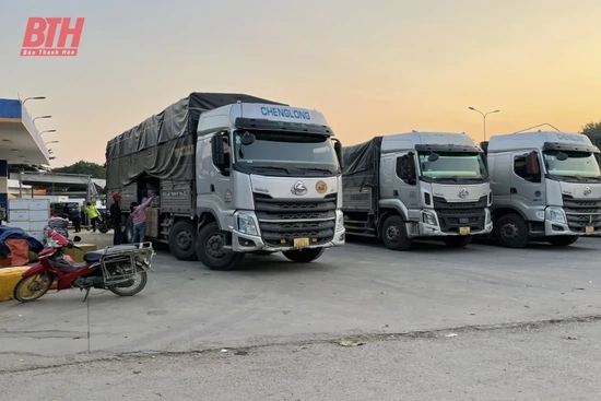 Chính quyền vào cuộc xử lý bến xe tự phát tại phường Quảng Hưng