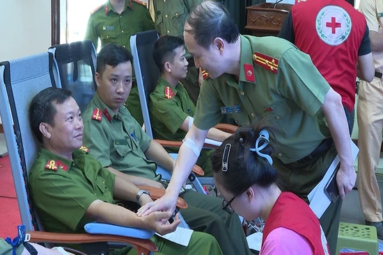 Hơn 300 CBCS Công an Thanh Hóa tham gia hiến máu tình nguyện
