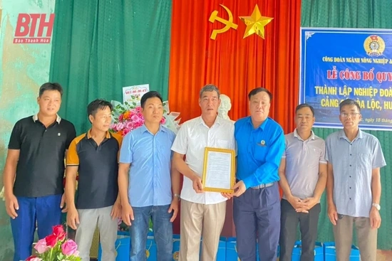 Công bố quyết định thành lập Nghiệp đoàn Nghề cá F18 Cảng cá Hòa Lộc