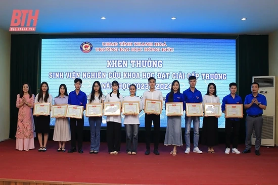 Sinh viên Trường Đại học Hồng Đức say mê nghiên cứu khoa học