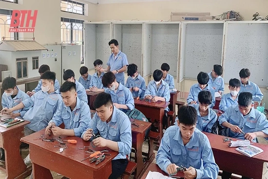 Nâng cao chất lượng nguồn nhân lực giáo dục nghề nghiệp phục vụ phát triển kinh tế - xã hội