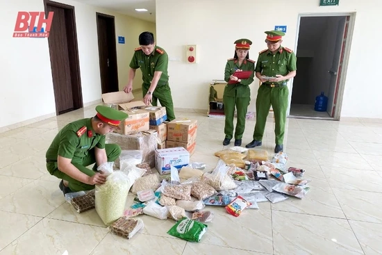 Thu giữ nguyên liệu sản xuất bánh trung thu hết hạn sử dụng, không rõ nguồn gốc