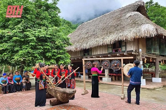 Bản Bút bảo tồn giá trị văn hóa truyền thống gắn với phát triển du lịch cộng đồng