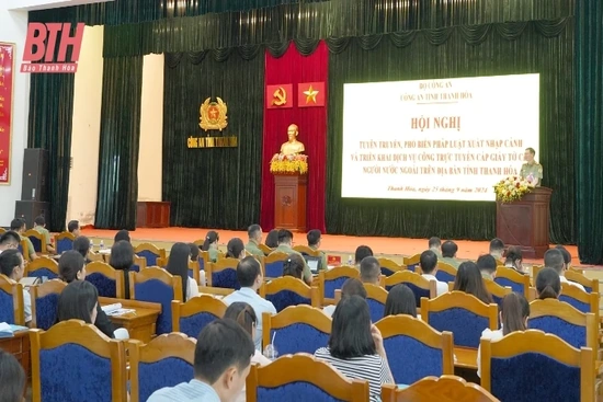 Tuyên truyền pháp luật về xuất, nhập cảnh và  triển khai dịch vụ công trực tuyến liên quan đến người nước ngoài