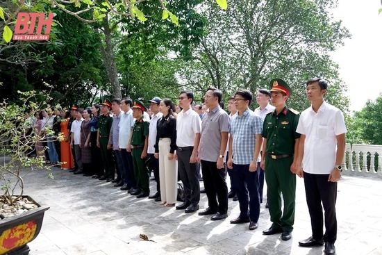 Đoàn báo cáo viên cấp tỉnh nghiên cứu, thâm nhập thực tế  tại đảo Mê và Khu Kinh tế Nghi Sơn