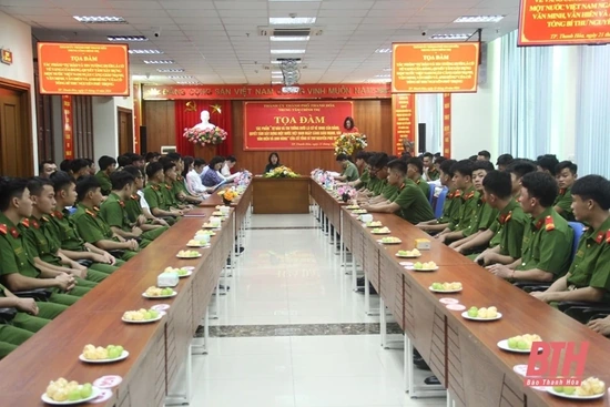 “Tự hào và tin tưởng dưới lá cờ vẻ vang của Đảng”