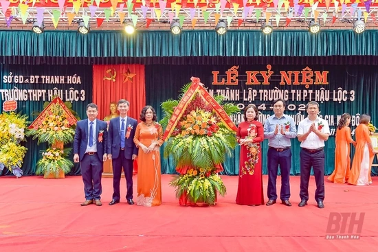 Trường THPT Hậu Lộc 3 kỷ niệm 20 năm thành lập và Đón Bằng công nhận đạt chuẩn Quốc gia mức độ 1