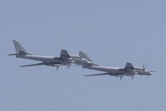 Nga tấn công ồ ạt, máy bay ném bom Tu-95MS xuất kích