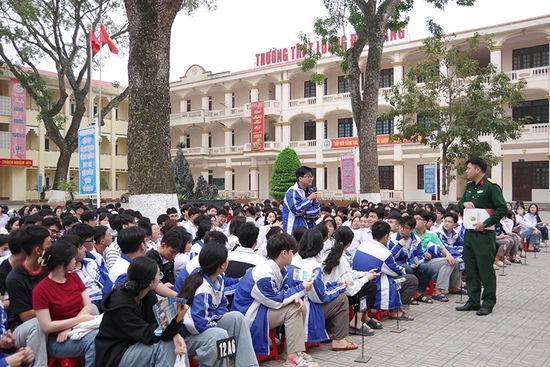 Học viện Khoa học Quân sự tuyên truyền, hướng nghiệp tuyển sinh quân sự tại tỉnh Thanh Hóa