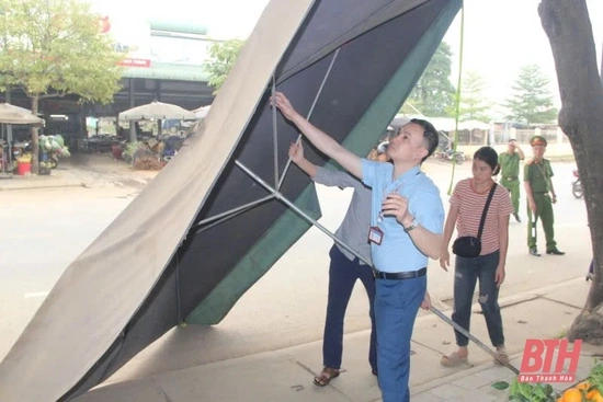 Lập lại trật tự hành lang an toàn giao thông Quốc lộ 45 qua thị trấn Kim Tân