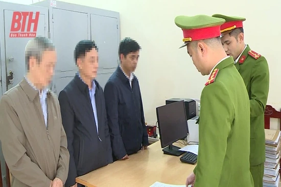 Đưa ra xét xử kịp thời, nghiêm minh các vụ án tham nhũng