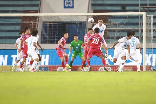 “Giông bão” cho top 4 V-League: Nam Định, Hà Nội FC, Thể Công và Thanh Hóa mất điểm