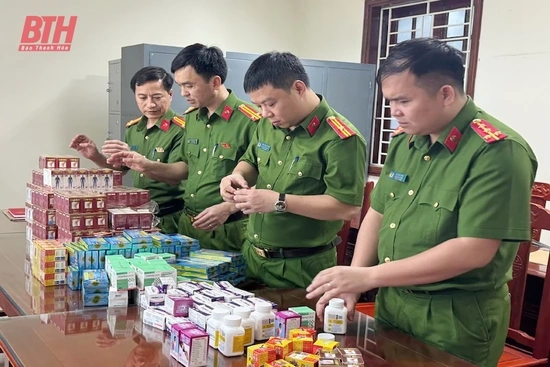 Khám xét khẩn cấp 6 địa điểm, phát hiện kho nguyên liệu “khủng” để sản xuất thuốc tân dược giả