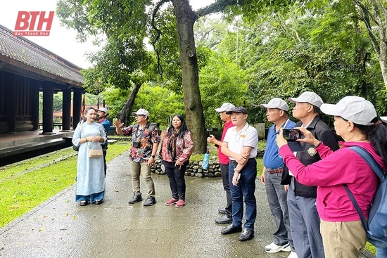 Nâng cao chất lượng đội ngũ hướng dẫn viên du lịch tại điểm