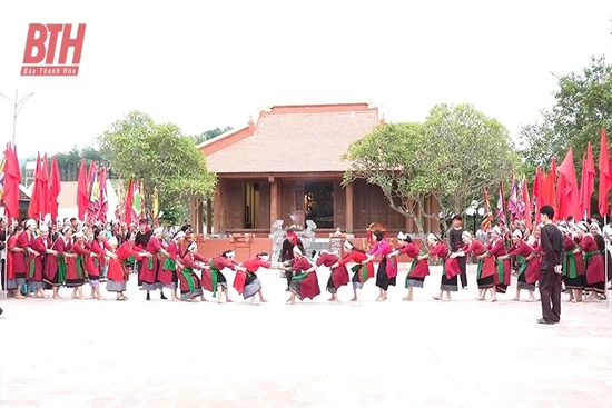 Trang phục truyền thống của đồng bào dân tộc Thổ ở Như Xuân
