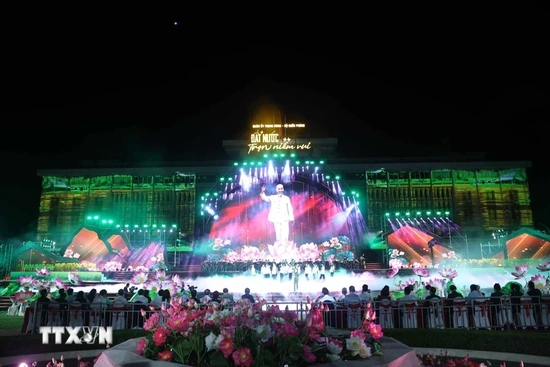 Hơn 1.000 nghệ sỹ, ca sỹ tham dự Chương trình nghệ thuật “Đất nước trọn niềm vui”