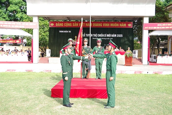 Tuyên  thệ  chiến sĩ mới
