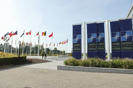 NATO đạt thỏa thuận về tiêu chuẩn “cao hơn đáng kể” với chi tiêu quốc phòng