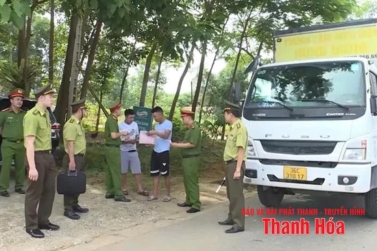 Đấu tranh chống buôn lậu lâm sản và PCCC rừng