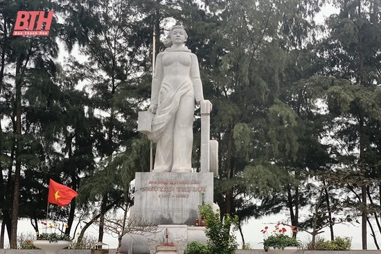 Nguyễn Thị Lợi: Người “tạc hồn” nơi sóng biển khơi