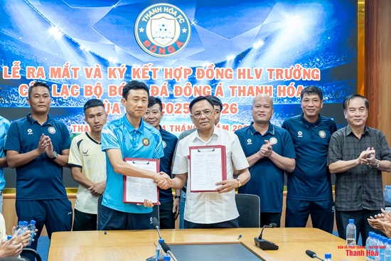 CLB Đông Á Thanh Hóa chính thức ra mắt HLV trưởng Choi Won Kwon