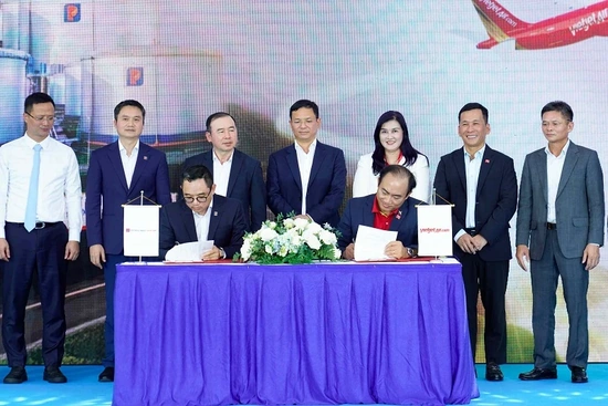 Vietjet tiên phong tiêu thụ sản phẩm SAF của Petrolimex, bước tiến quan trọng trong hành trình chuyển đổi xanh của ngành hàng không Việt Nam