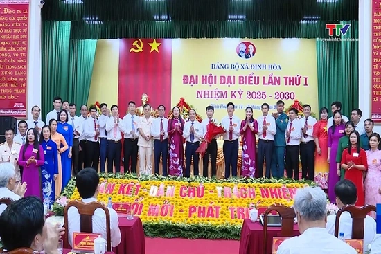 [Video] Đại hội đại biểu Đảng bộ xã Định Hòa lần thứ I nhiệm kỳ 2025-2030