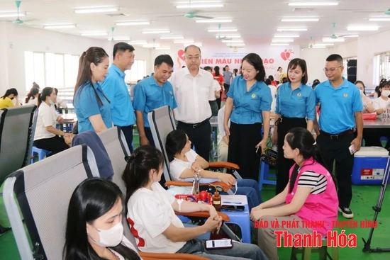 400 công nhân lao động Công ty Sakurai Việt Nam hiến máu nhân đạo