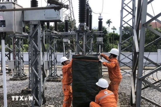 Điện lực miền Bắc kiểm tra ứng phó bão số 5 tại Thanh Hóa, Nghệ An, Hà Tĩnh