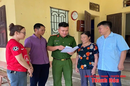 Công an xã Kiên Thọ tuyên truyền nâng cao nhận thức pháp luật cho người dân