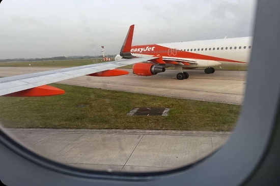 Máy bay của Easyjet gặp sự cố hy hữu khi hành khách “cố xông vào buồng lái”