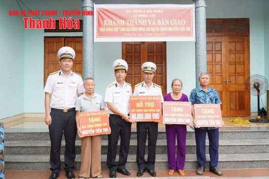 Bàn giao nhà đồng đội cho quân nhân có hoàn cảnh khó khăn