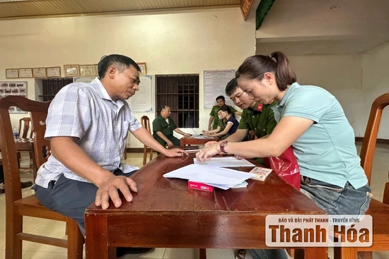 Xã Hồ Vương tổ chức cấp phát quà Tết Độc Lập cho Nhân dân