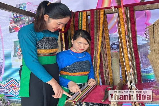 Nhịp nhàng khung cửi