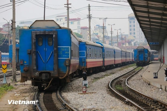 Tạm dừng chạy 3 chuyến tàu khách tuyến Bắc-Nam do ảnh hưởng cơn bão số 5