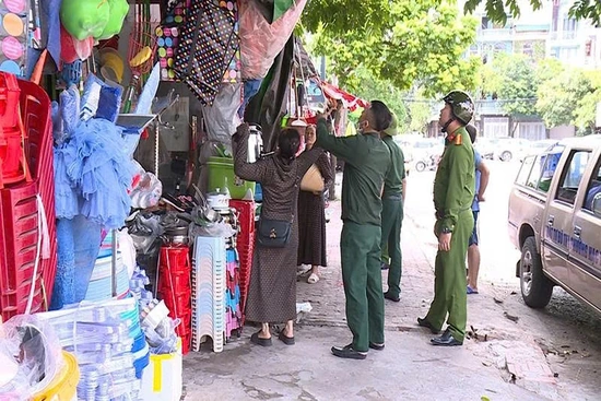 Chung tay xóa bỏ những điểm vi phạm trật tự đô thị