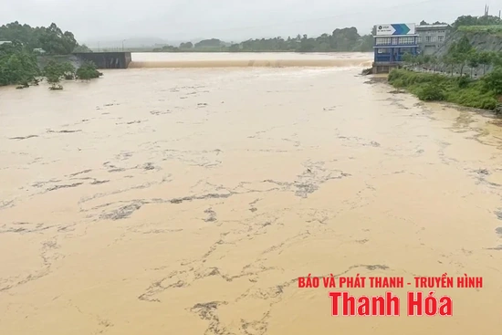 Phát lệnh báo động III trên sông Lèn, sẵn sàng triển khai phương án bảo vệ đê